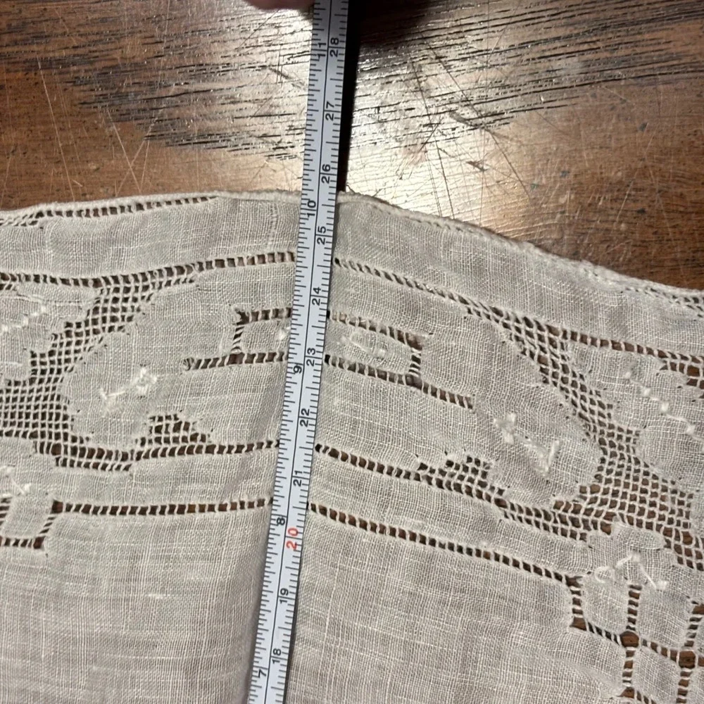 Vintage Off White Floral Hand Embroidered Lace Linen Handkerchief 10in Square